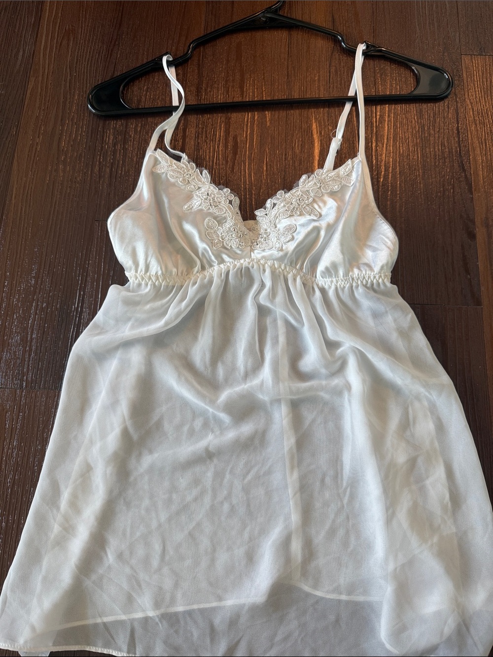 Gilligan & O'Malley White Sheer Lace-Embellished Camisole